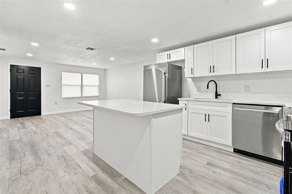 En Venta: $365,000 (3 camas, 3 baños, 1675 Pies cuadrados)