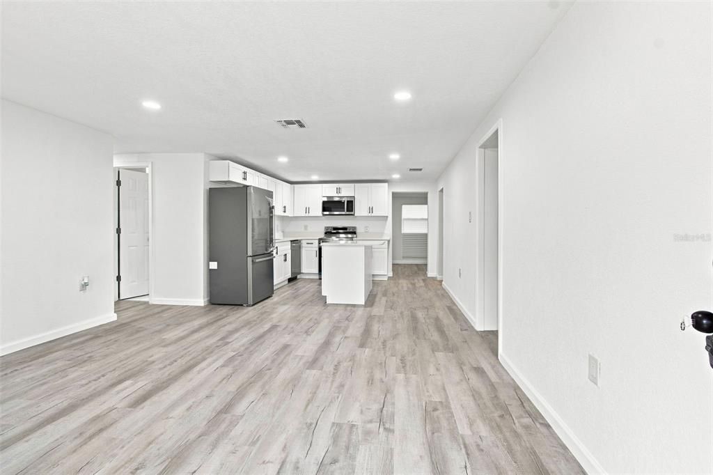 En Venta: $365,000 (3 camas, 3 baños, 1675 Pies cuadrados)
