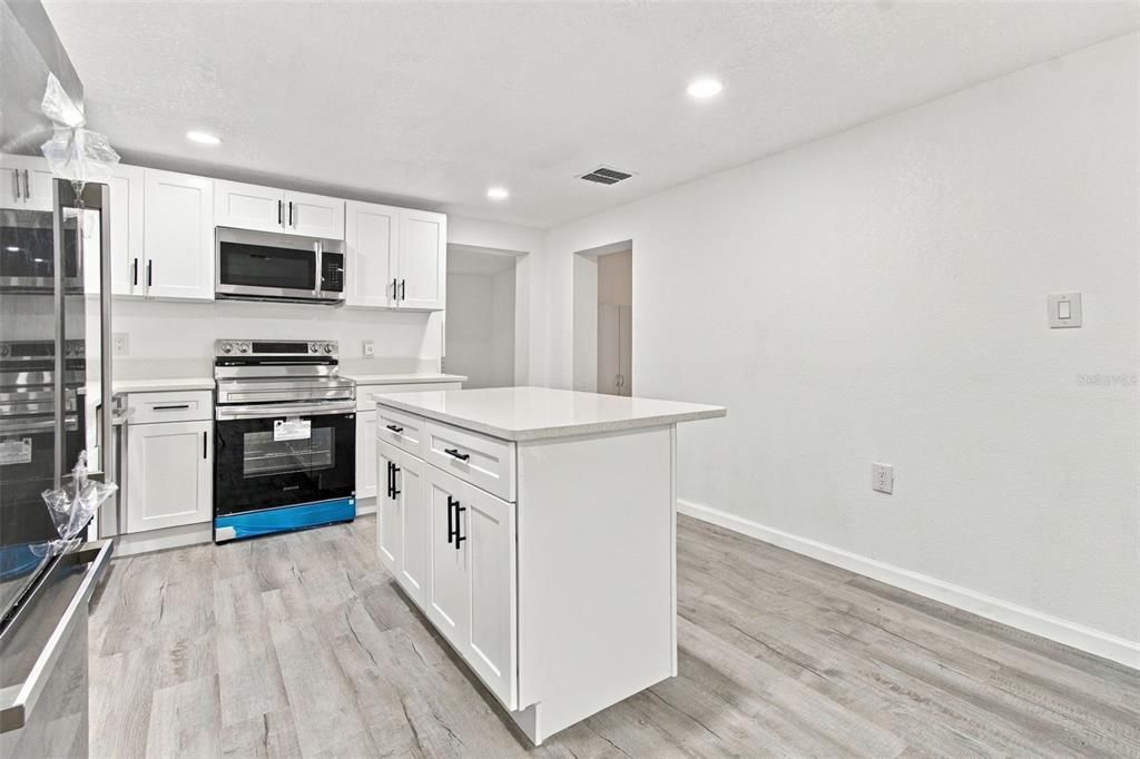 En Venta: $365,000 (3 camas, 3 baños, 1675 Pies cuadrados)