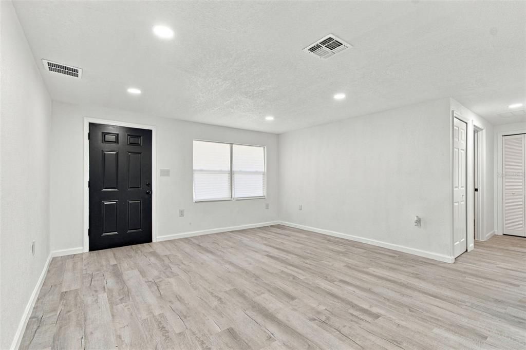 En Venta: $365,000 (3 camas, 3 baños, 1675 Pies cuadrados)