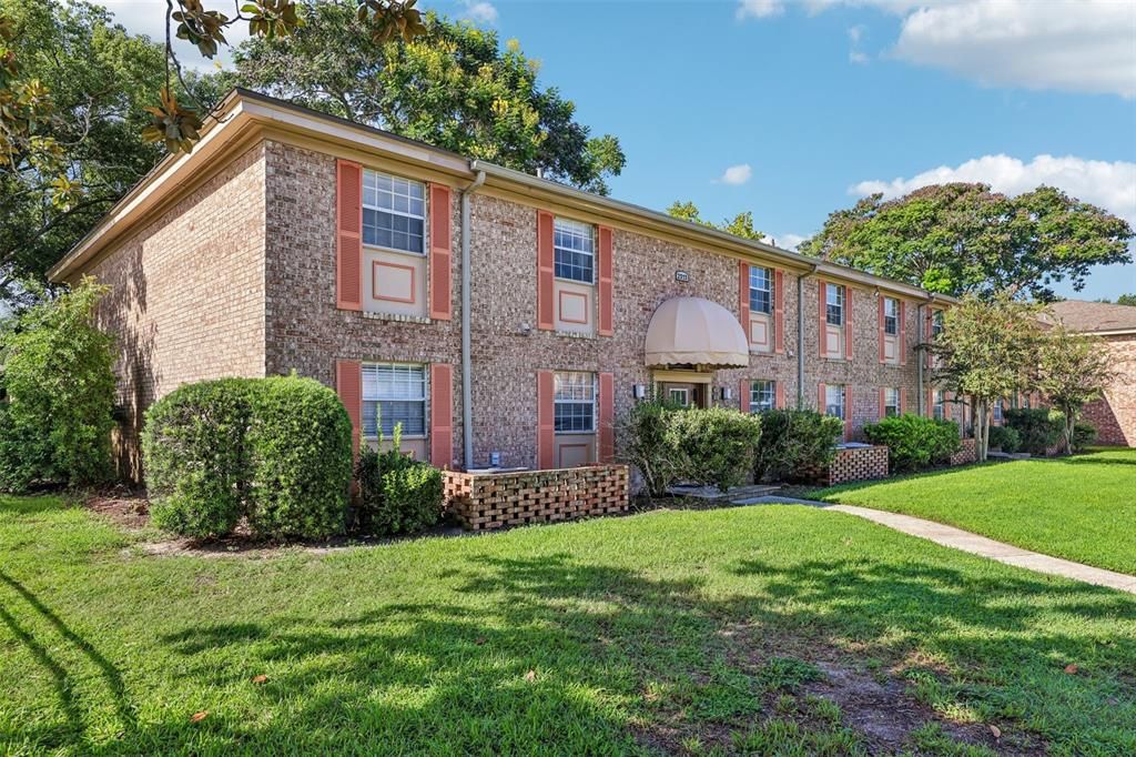 For Sale: $150,000 (2 beds, 2 baths, 1206 Square Feet)