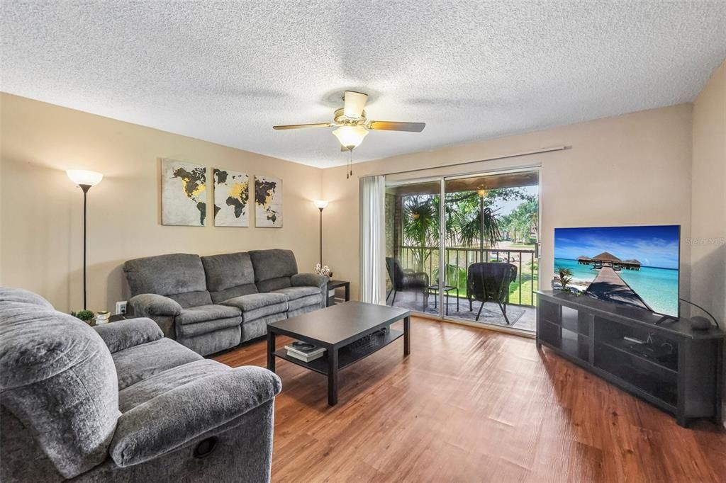 For Sale: $150,000 (2 beds, 2 baths, 1206 Square Feet)