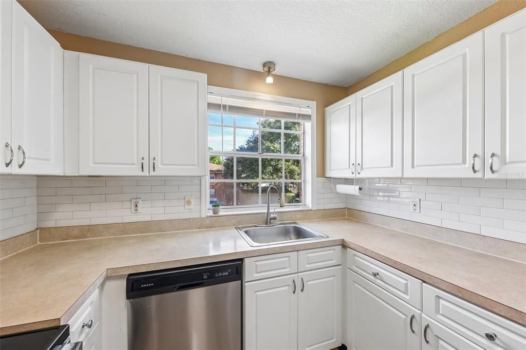 For Sale: $150,000 (2 beds, 2 baths, 1206 Square Feet)