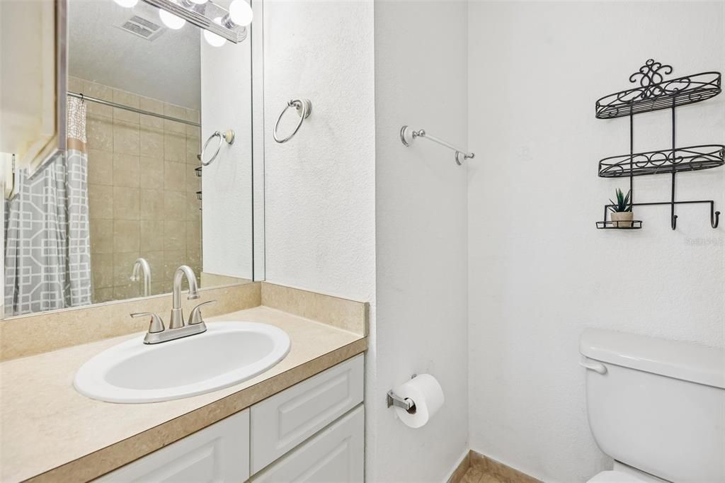 For Sale: $150,000 (2 beds, 2 baths, 1206 Square Feet)