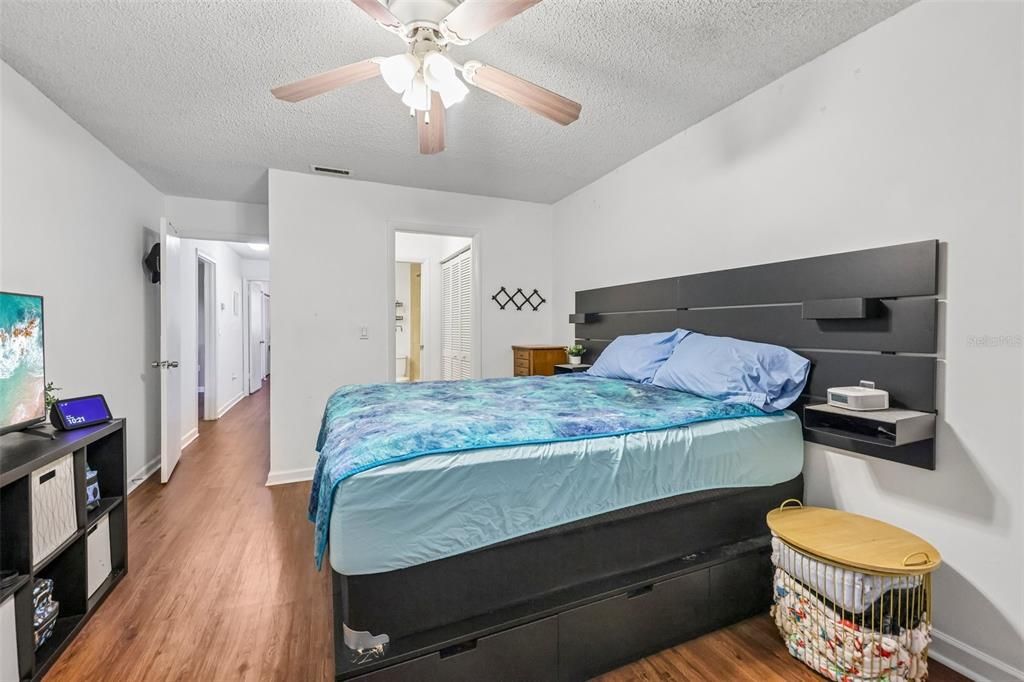 For Sale: $150,000 (2 beds, 2 baths, 1206 Square Feet)