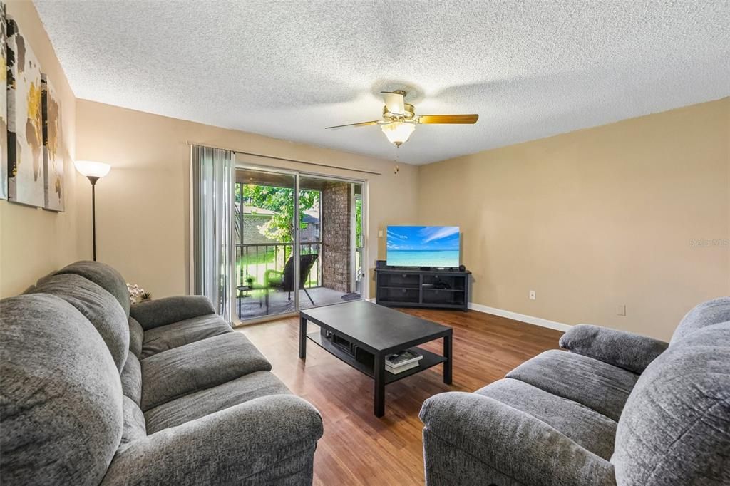 For Sale: $150,000 (2 beds, 2 baths, 1206 Square Feet)