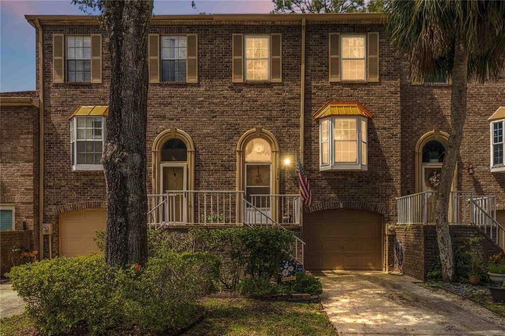 Active With Contract: $299,900 (2 beds, 2 baths, 2170 Square Feet)