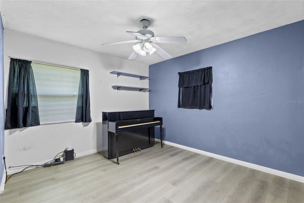 For Sale: $355,000 (4 beds, 2 baths, 1582 Square Feet)