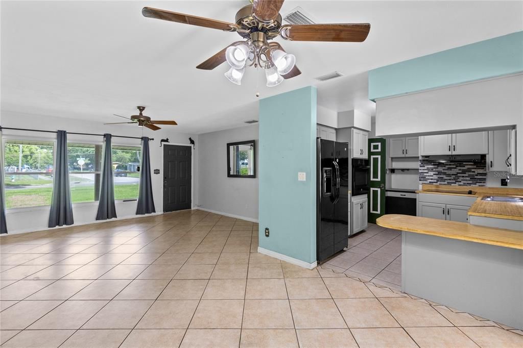 For Sale: $355,000 (4 beds, 2 baths, 1582 Square Feet)