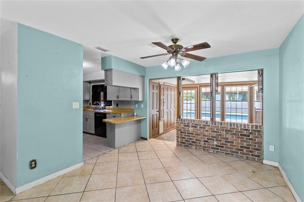 For Sale: $355,000 (4 beds, 2 baths, 1582 Square Feet)