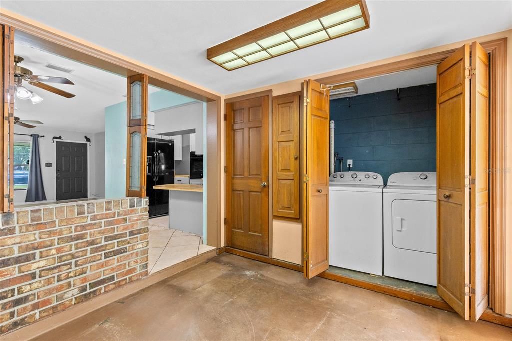 For Sale: $355,000 (4 beds, 2 baths, 1582 Square Feet)