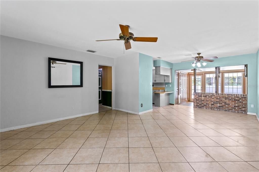 For Sale: $355,000 (4 beds, 2 baths, 1582 Square Feet)