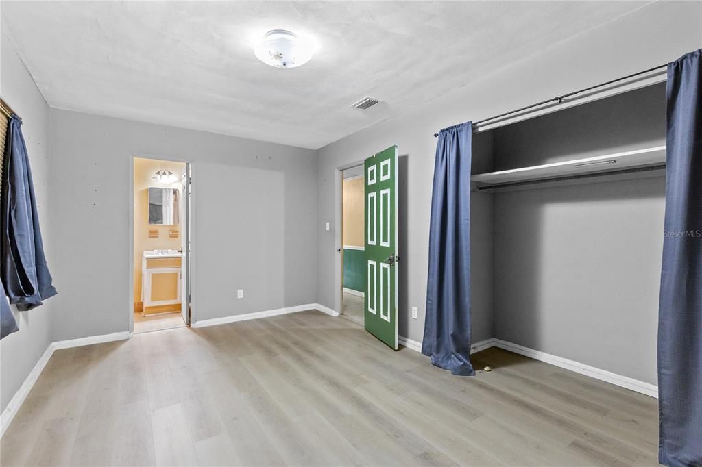 For Sale: $355,000 (4 beds, 2 baths, 1582 Square Feet)