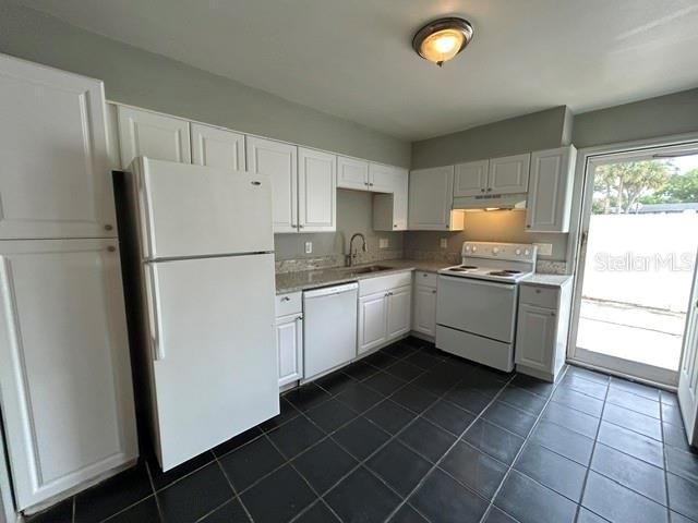 For Sale: $189,900 (3 beds, 2 baths, 1407 Square Feet)