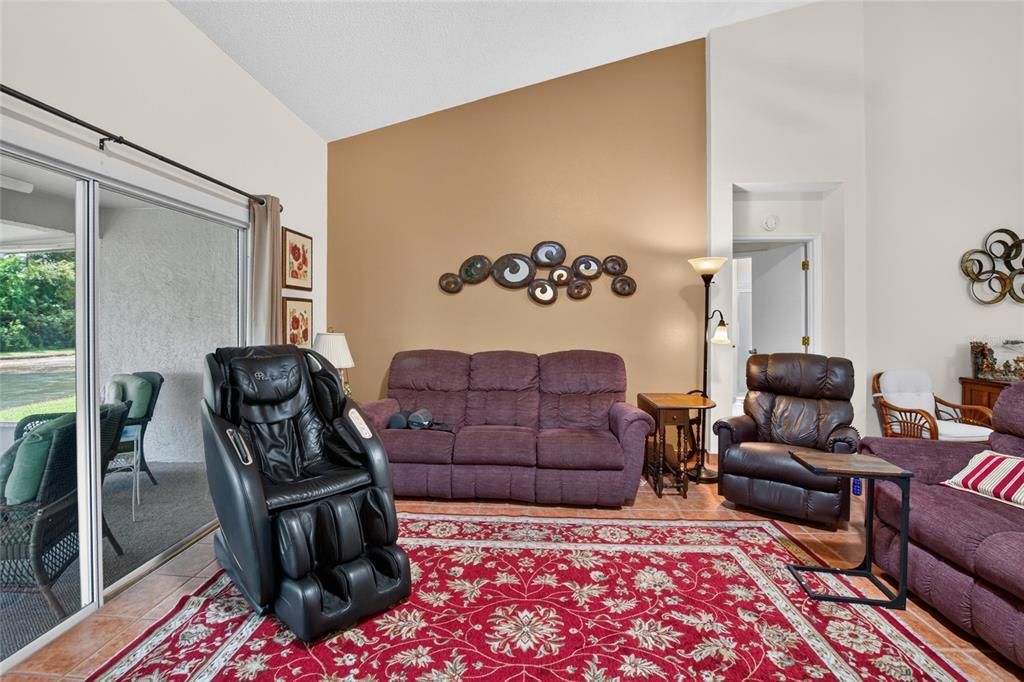 For Sale: $239,900 (2 beds, 2 baths, 1556 Square Feet)