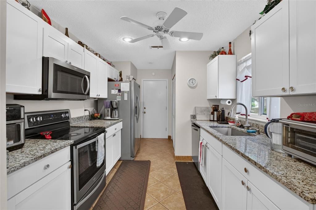 For Sale: $239,900 (2 beds, 2 baths, 1556 Square Feet)