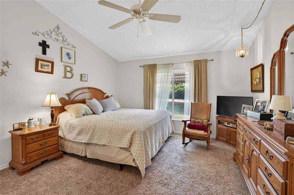 For Sale: $239,900 (2 beds, 2 baths, 1556 Square Feet)