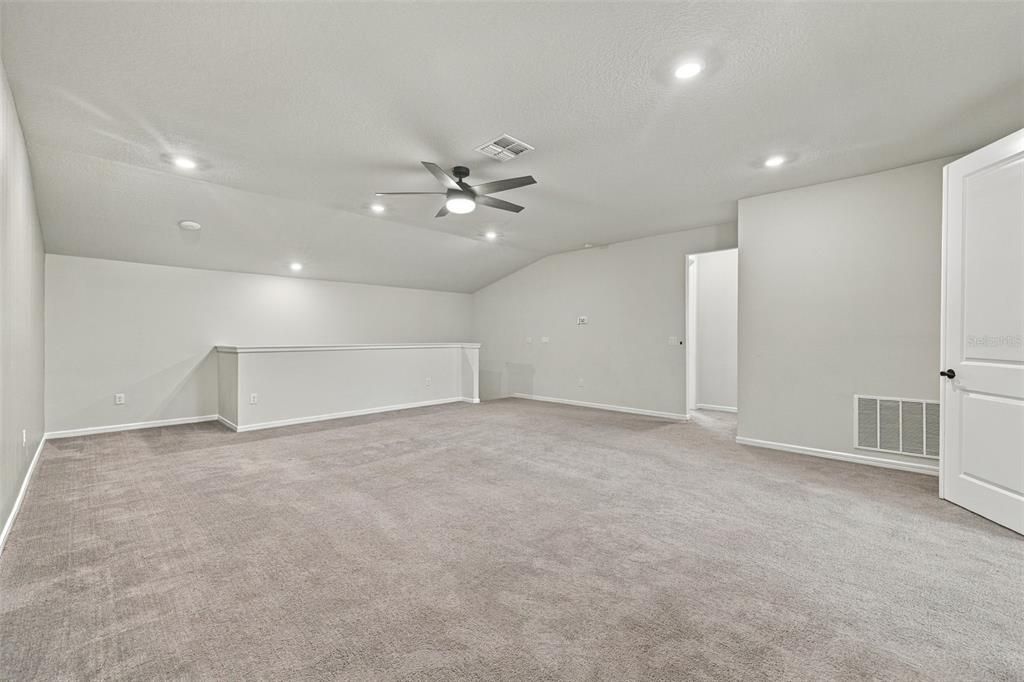 For Sale: $835,000 (7 beds, 5 baths, 4447 Square Feet)