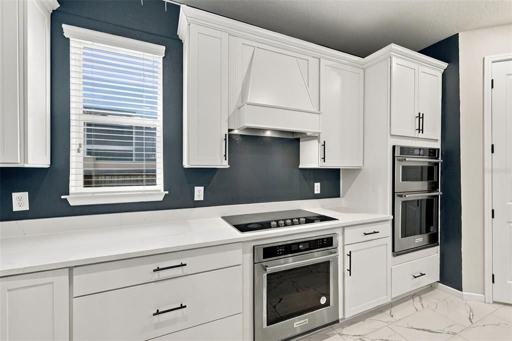 For Sale: $835,000 (7 beds, 5 baths, 4447 Square Feet)