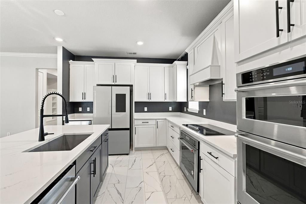 For Sale: $835,000 (7 beds, 5 baths, 4447 Square Feet)