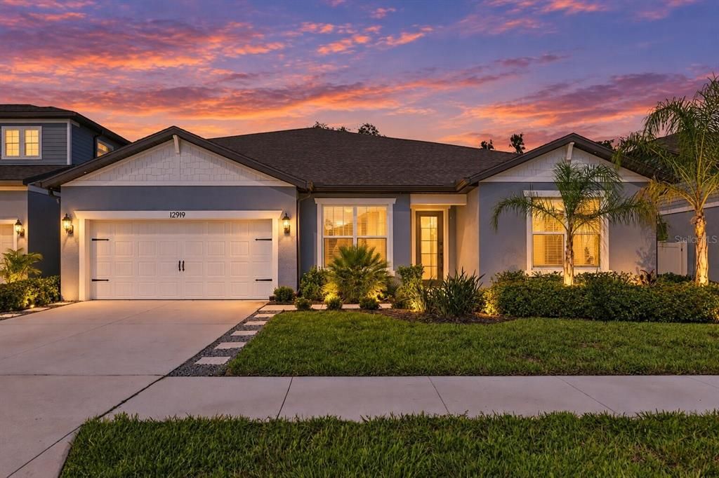 For Sale: $835,000 (7 beds, 5 baths, 4447 Square Feet)