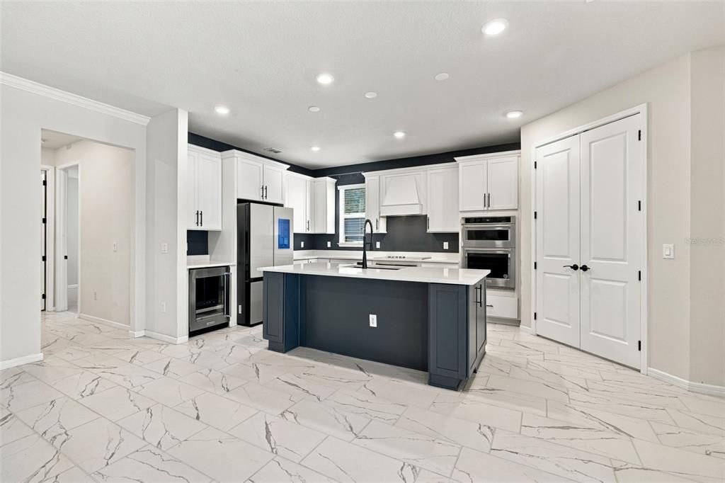 For Sale: $835,000 (7 beds, 5 baths, 4447 Square Feet)
