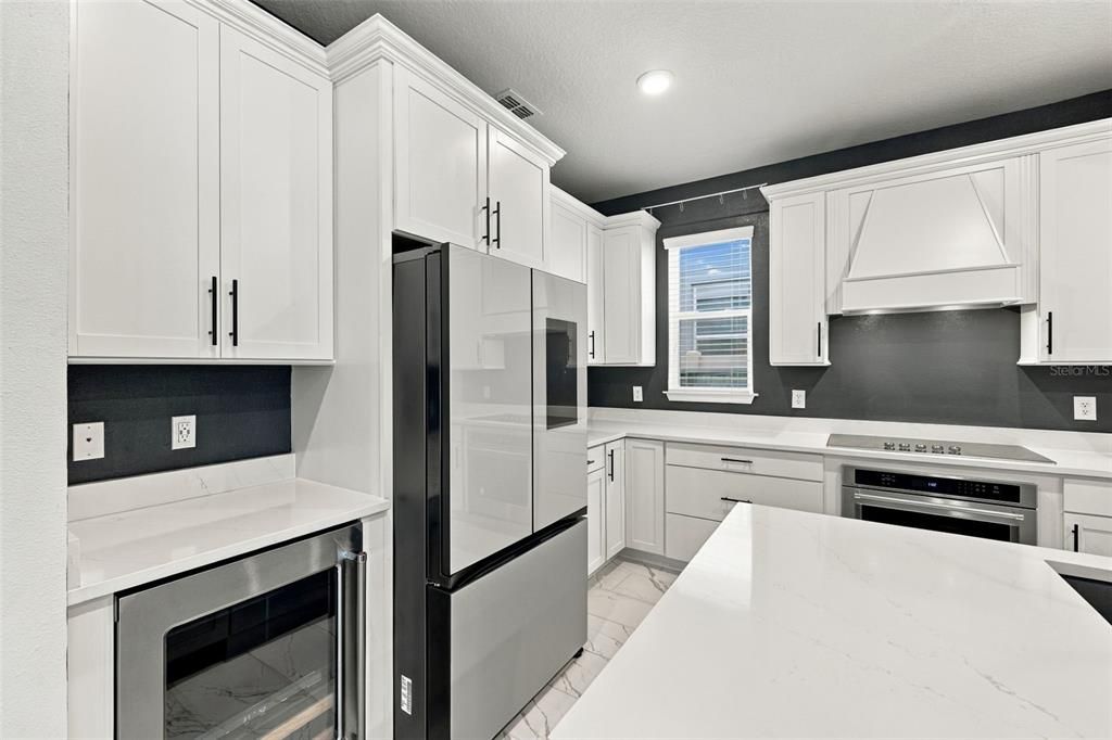For Sale: $835,000 (7 beds, 5 baths, 4447 Square Feet)