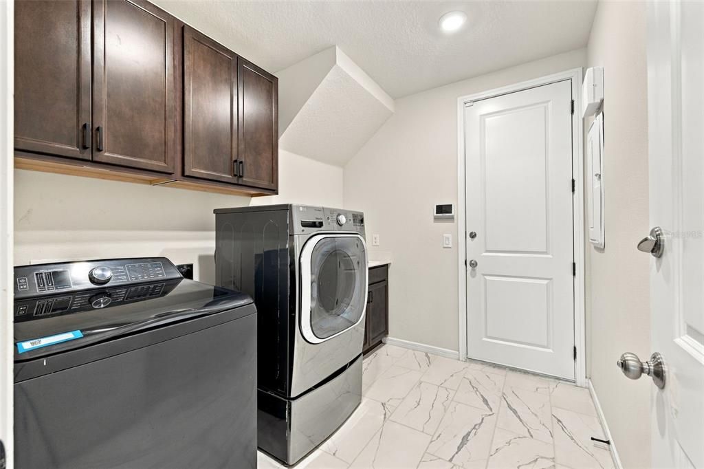 For Sale: $835,000 (7 beds, 5 baths, 4447 Square Feet)