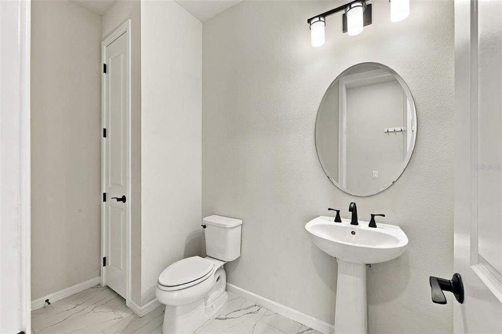 For Sale: $835,000 (7 beds, 5 baths, 4447 Square Feet)