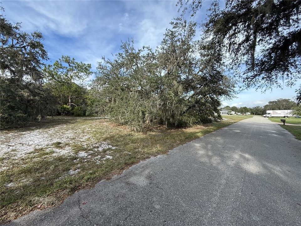 На продажу: $20,000 (0.37 acres)