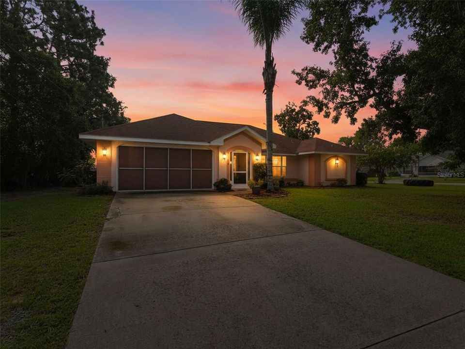For Sale: $324,900 (3 beds, 2 baths, 1952 Square Feet)