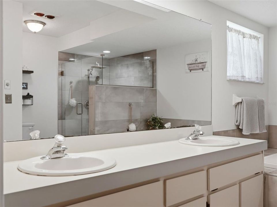 For Sale: $324,900 (3 beds, 2 baths, 1952 Square Feet)