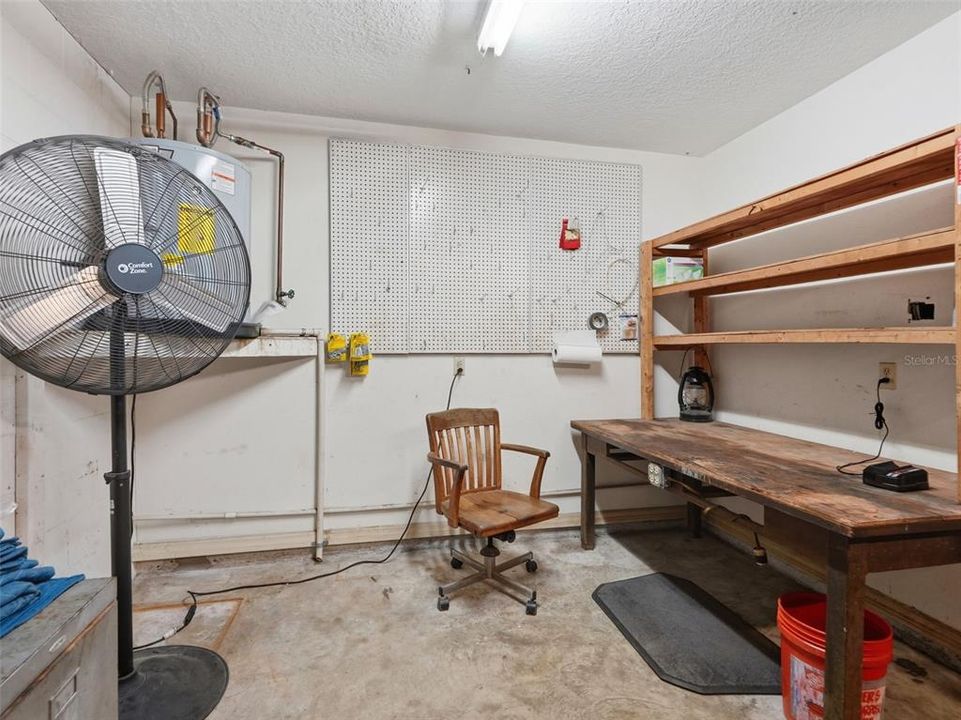 For Sale: $324,900 (3 beds, 2 baths, 1952 Square Feet)
