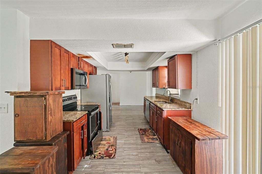 En Venta: $299,900 (4 camas, 2 baños, 1705 Pies cuadrados)
