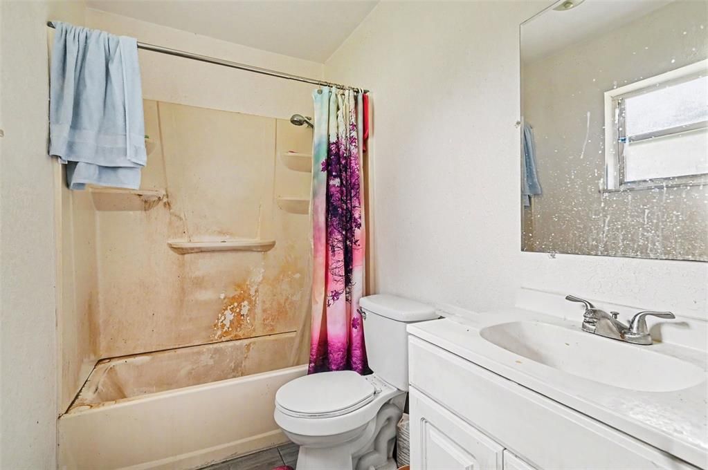 En Venta: $299,900 (4 camas, 2 baños, 1705 Pies cuadrados)