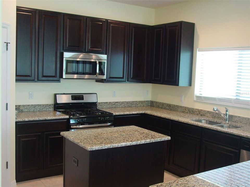 For Rent: $2,870 (5 beds, 3 baths, 2555 Square Feet)