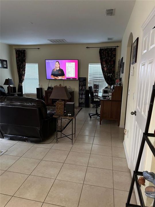 For Rent: $2,870 (5 beds, 3 baths, 2555 Square Feet)