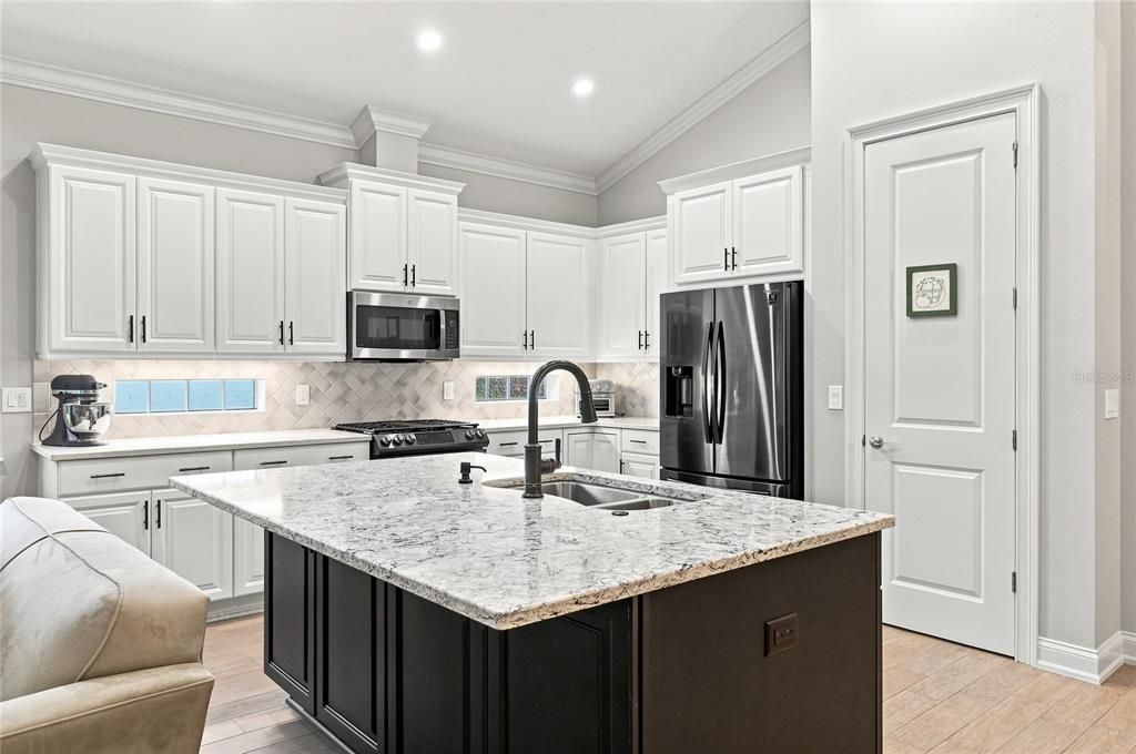 For Sale: $490,000 (3 beds, 2 baths, 1967 Square Feet)