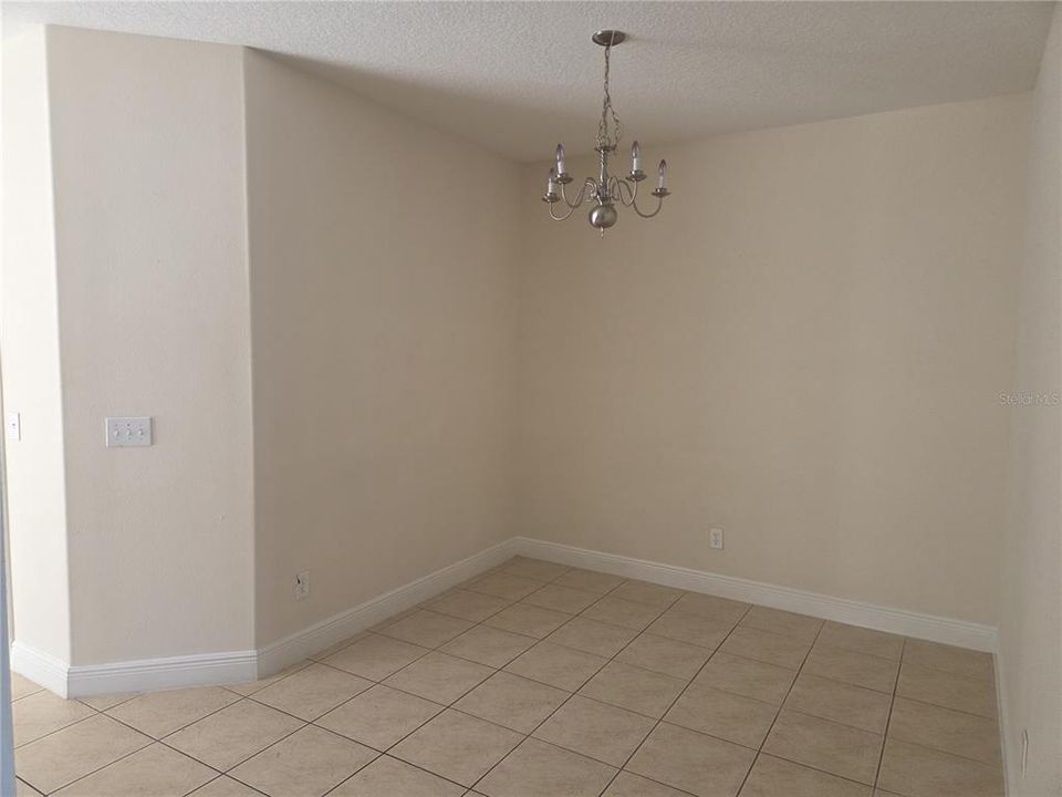 For Rent: $2,000 (3 beds, 3 baths, 1371 Square Feet)