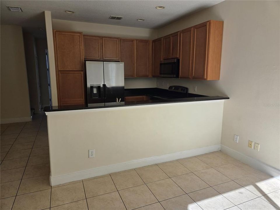 For Rent: $2,000 (3 beds, 3 baths, 1371 Square Feet)