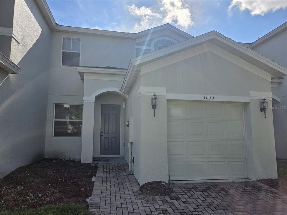 For Rent: $2,000 (3 beds, 3 baths, 1371 Square Feet)
