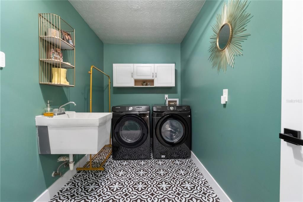 For Sale: $424,900 (3 beds, 2 baths, 1896 Square Feet)