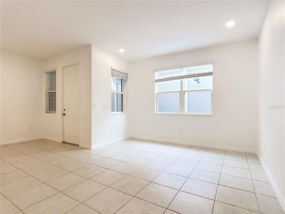 En Renta: $2,395 (4 camas, 3 baños, 1786 Pies cuadrados)