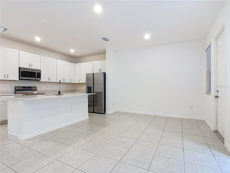 En Renta: $2,395 (4 camas, 3 baños, 1786 Pies cuadrados)