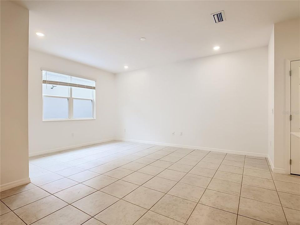 En Renta: $2,395 (4 camas, 3 baños, 1786 Pies cuadrados)