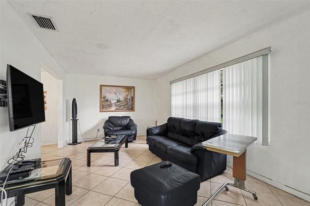 For Sale: $274,900 (3 beds, 2 baths, 1530 Square Feet)