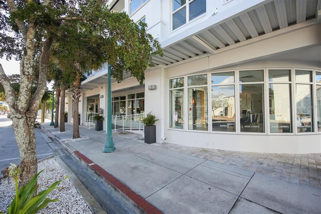 For Sale: $799,000 (2 beds, 2 baths, 1400 Square Feet)