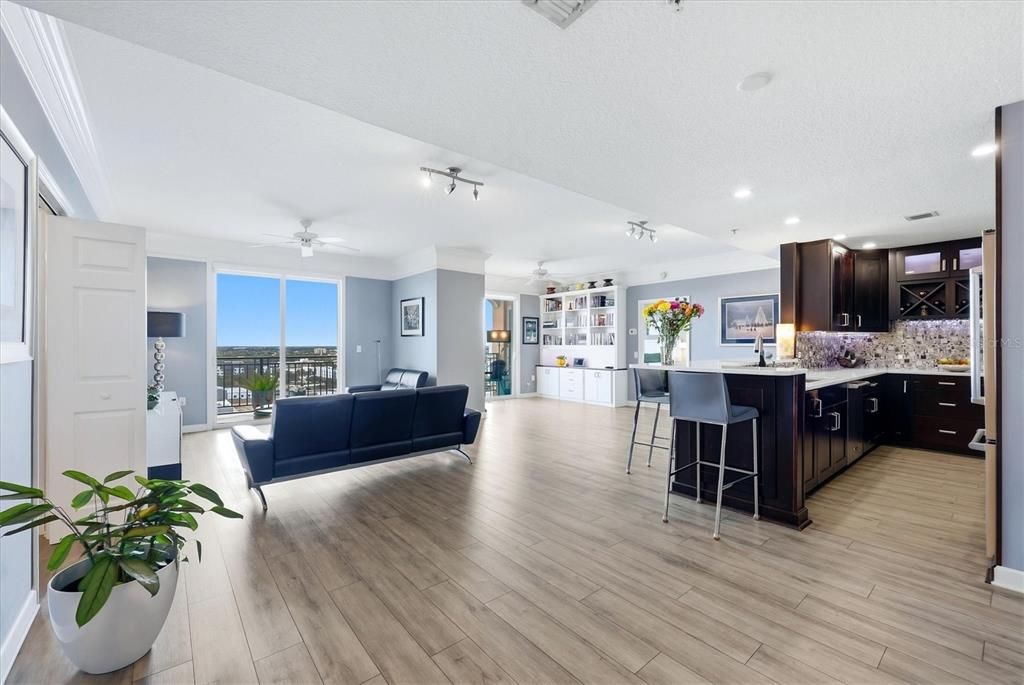 For Sale: $799,000 (2 beds, 2 baths, 1400 Square Feet)