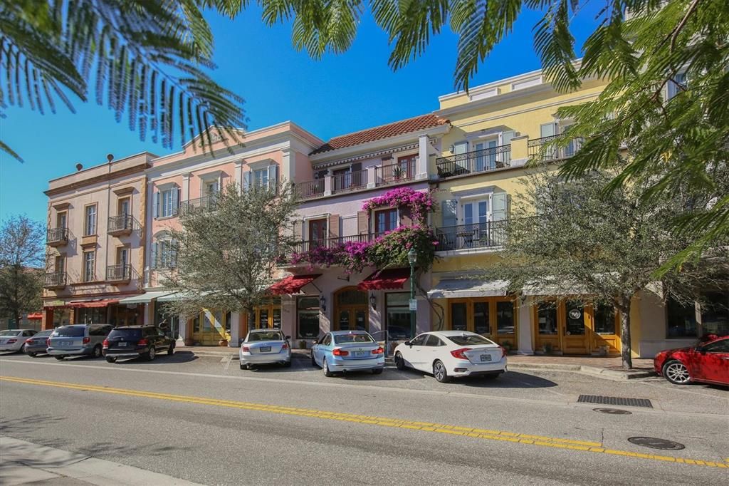 For Sale: $799,000 (2 beds, 2 baths, 1400 Square Feet)