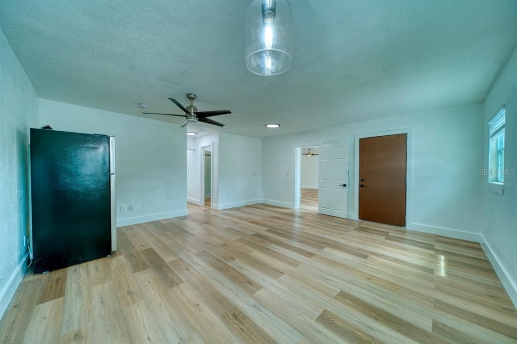 En Venta: $450,000 (4 camas, 3 baños, 1683 Pies cuadrados)